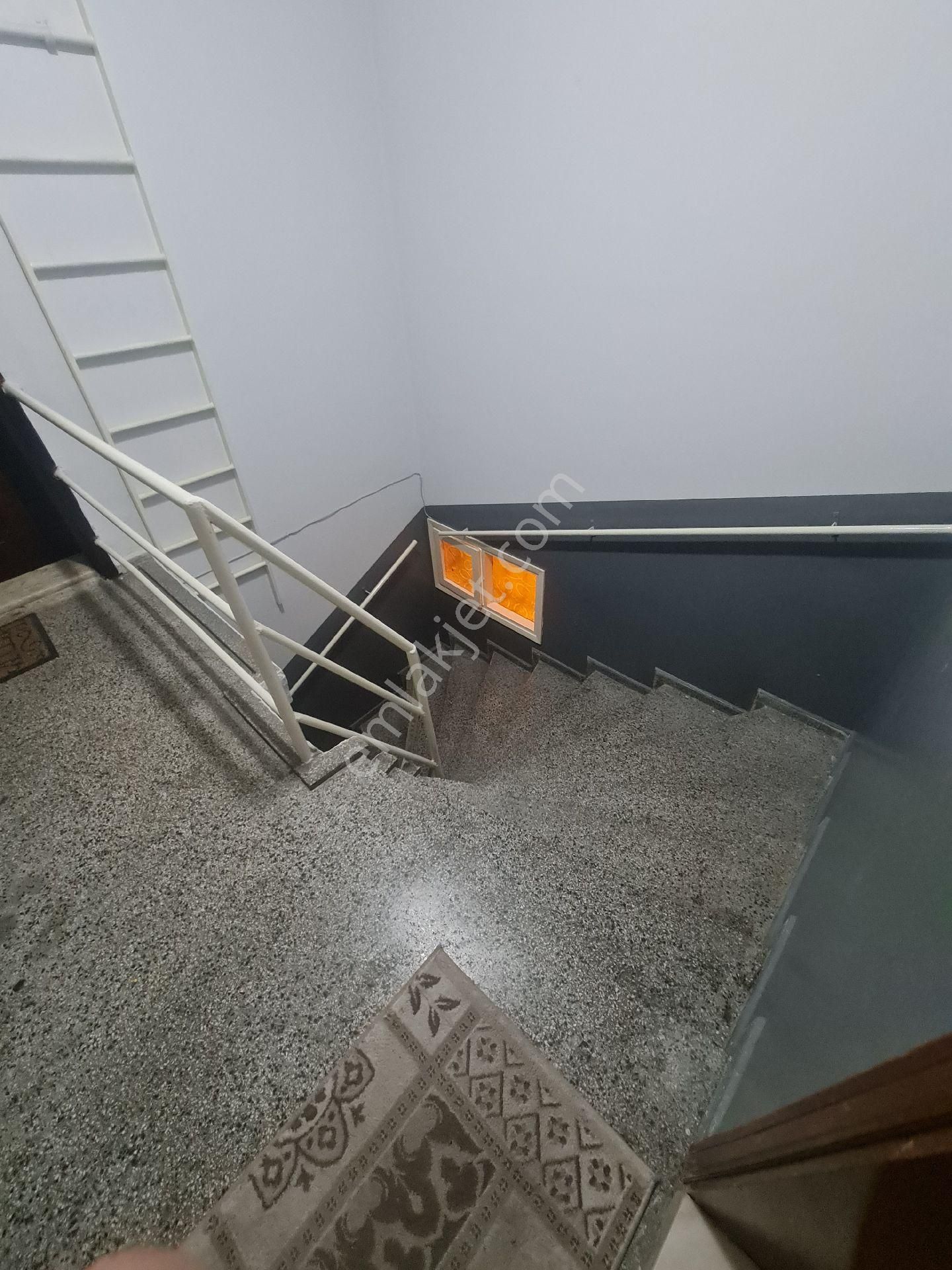 İzmir Hatayda Merkezi Konumda Satılık 3+1da - Görsel 2