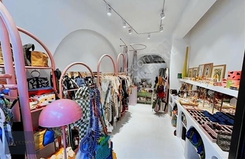 Fethiye Gayrimenkulden Cumhuriyette İşlek Caddede Satılık Dükkan - Görsel 4