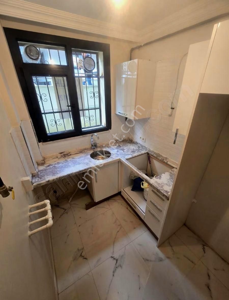 Yeni Bina, Merkezi Konumda 1+1 Satılık Daire.