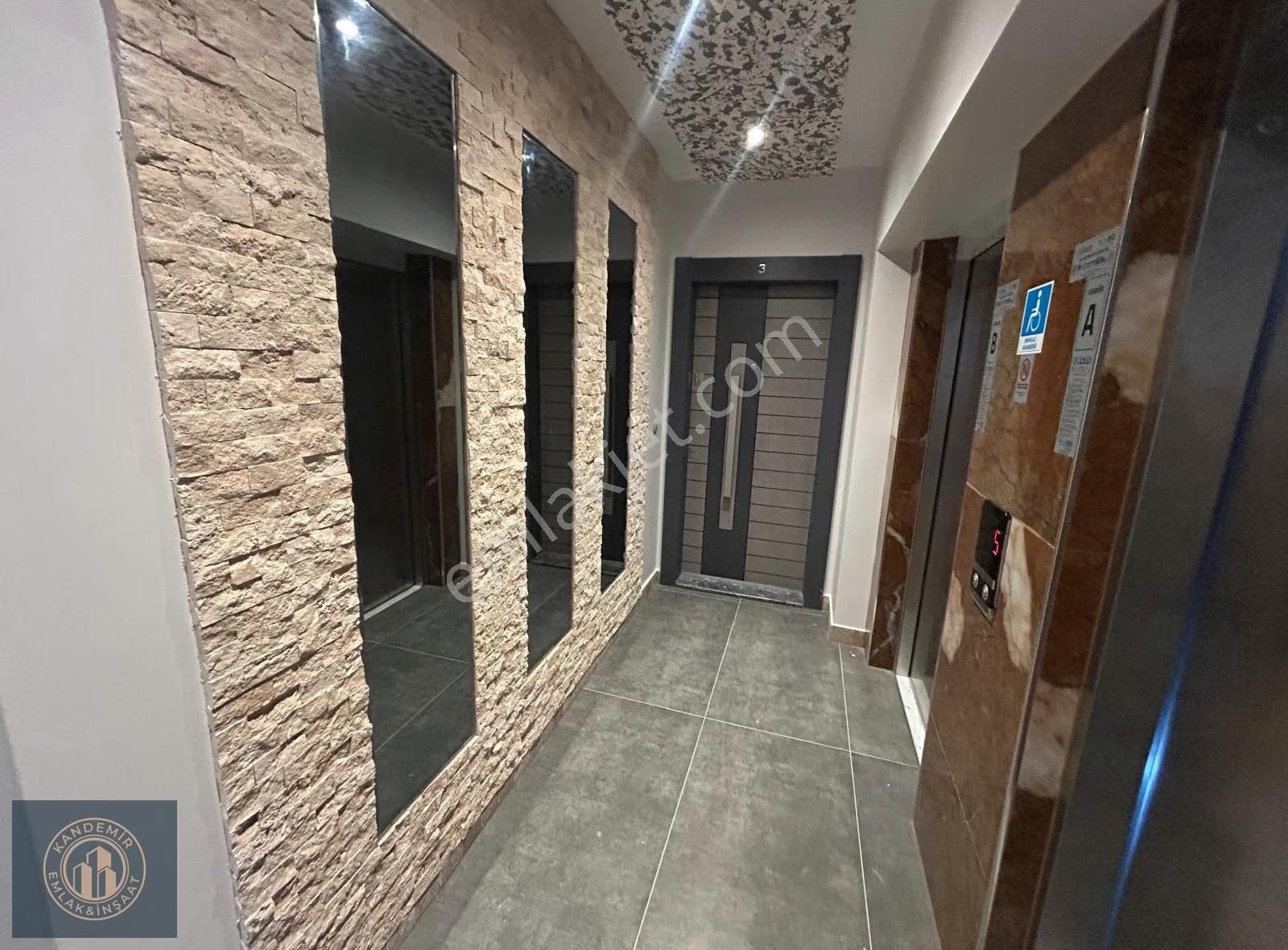 Üsküdar Merkez Nevçarşı Yanında 2+1 Otoparklı Daire - Görsel 15