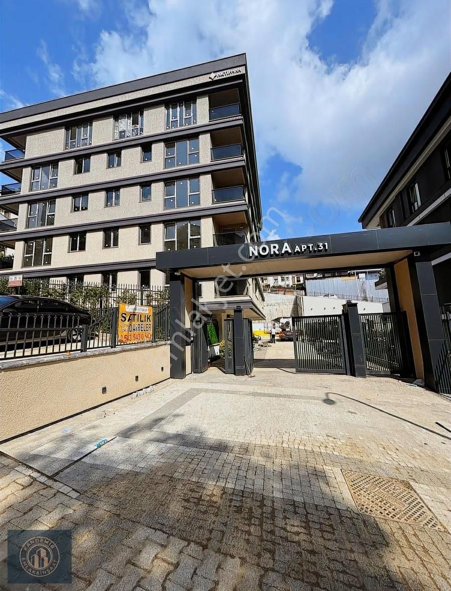 Üsküdar Merkez Nevçarşı Yanında 2+1 Otoparklı Daire