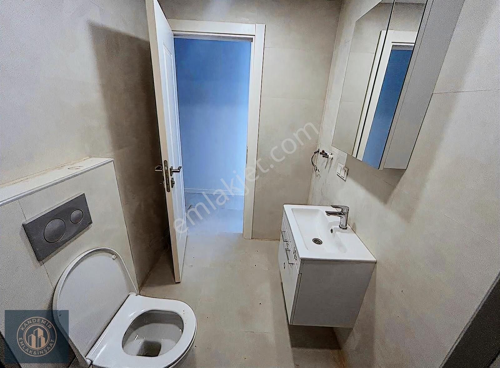 Üsküdar Merkez Nevçarşı Yanında 2+1 Otoparklı Daire - Görsel 24