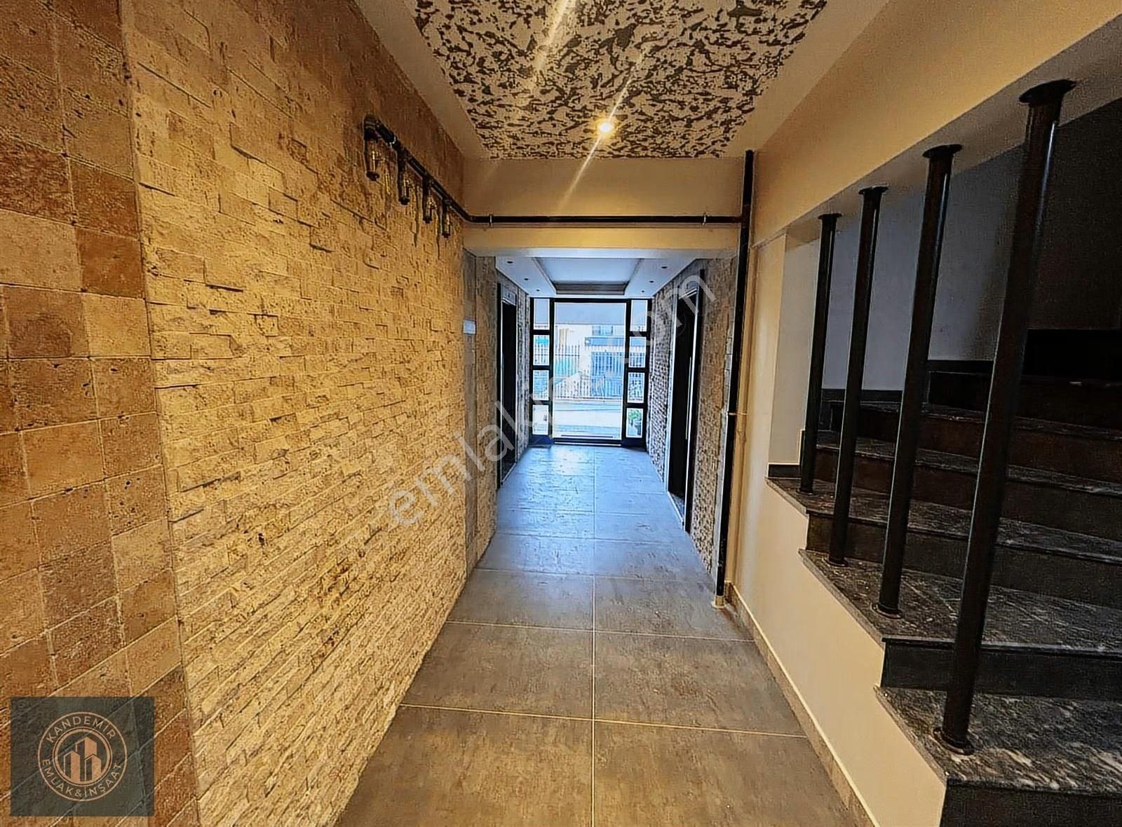 Üsküdar Merkez Nevçarşı Yanında 2+1 Otoparklı Daire - Görsel 5