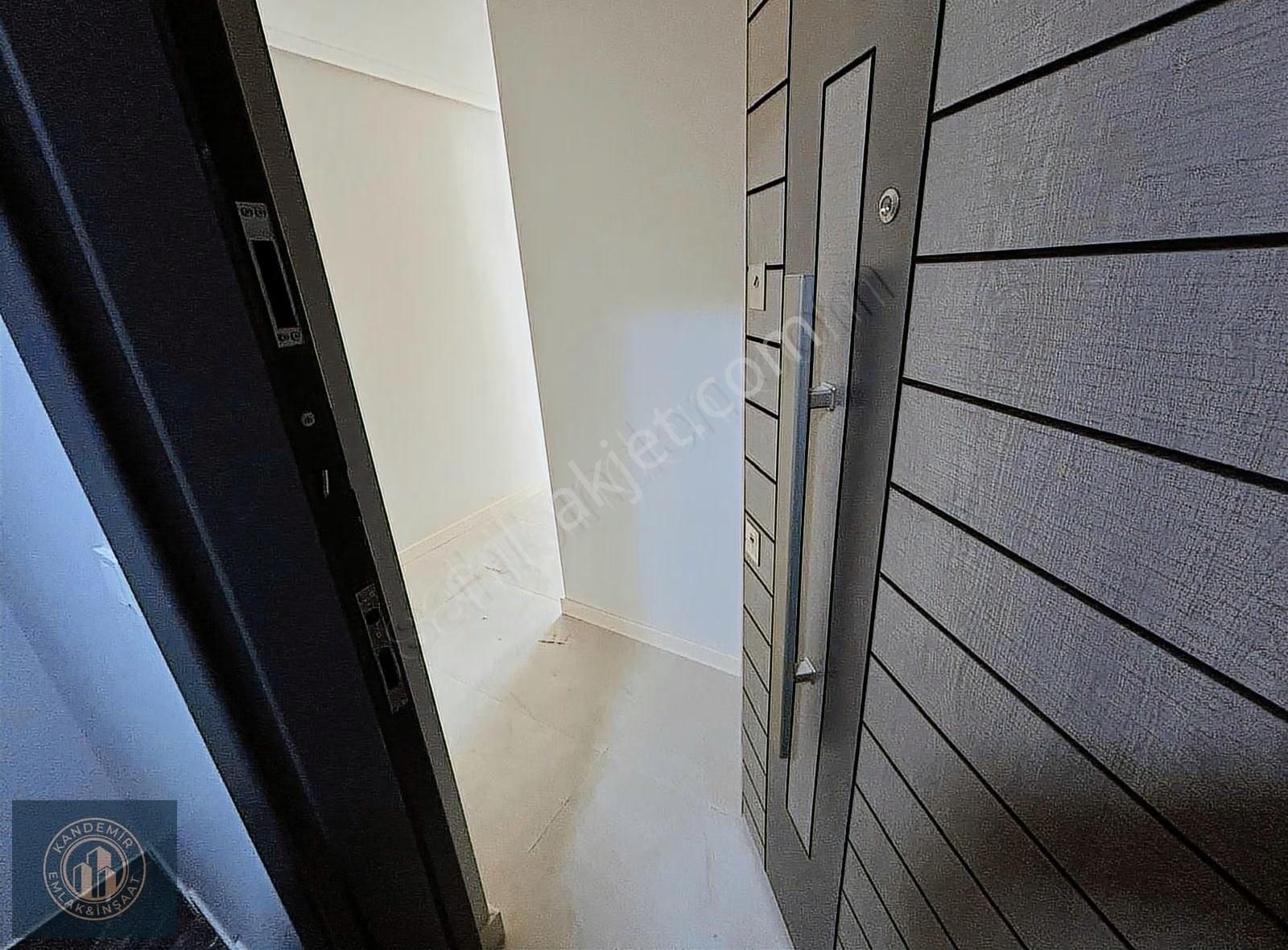 Üsküdar Merkez Nevçarşı Yanında 2+1 Otoparklı Daire - Görsel 29