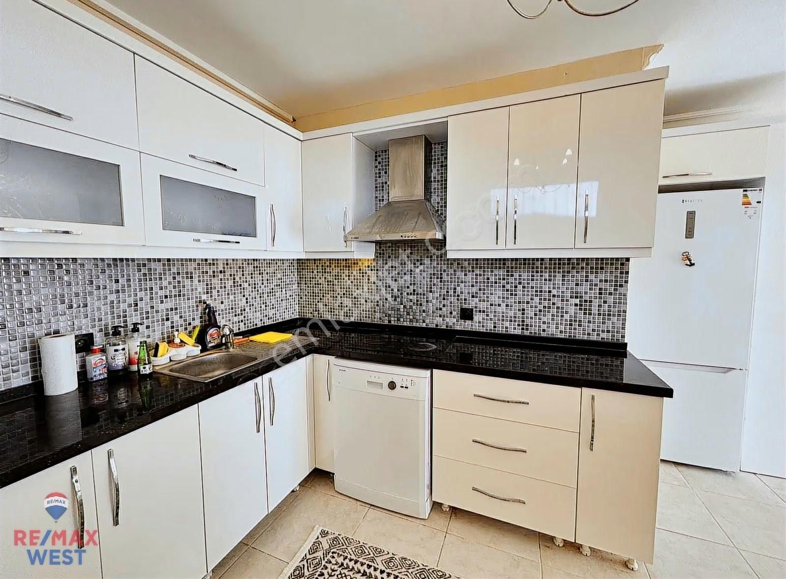 Villakent De 1500 M2 Bahçeli,havuzlu, Eşyalı Kiralık 2+1 Villa - Görsel 15