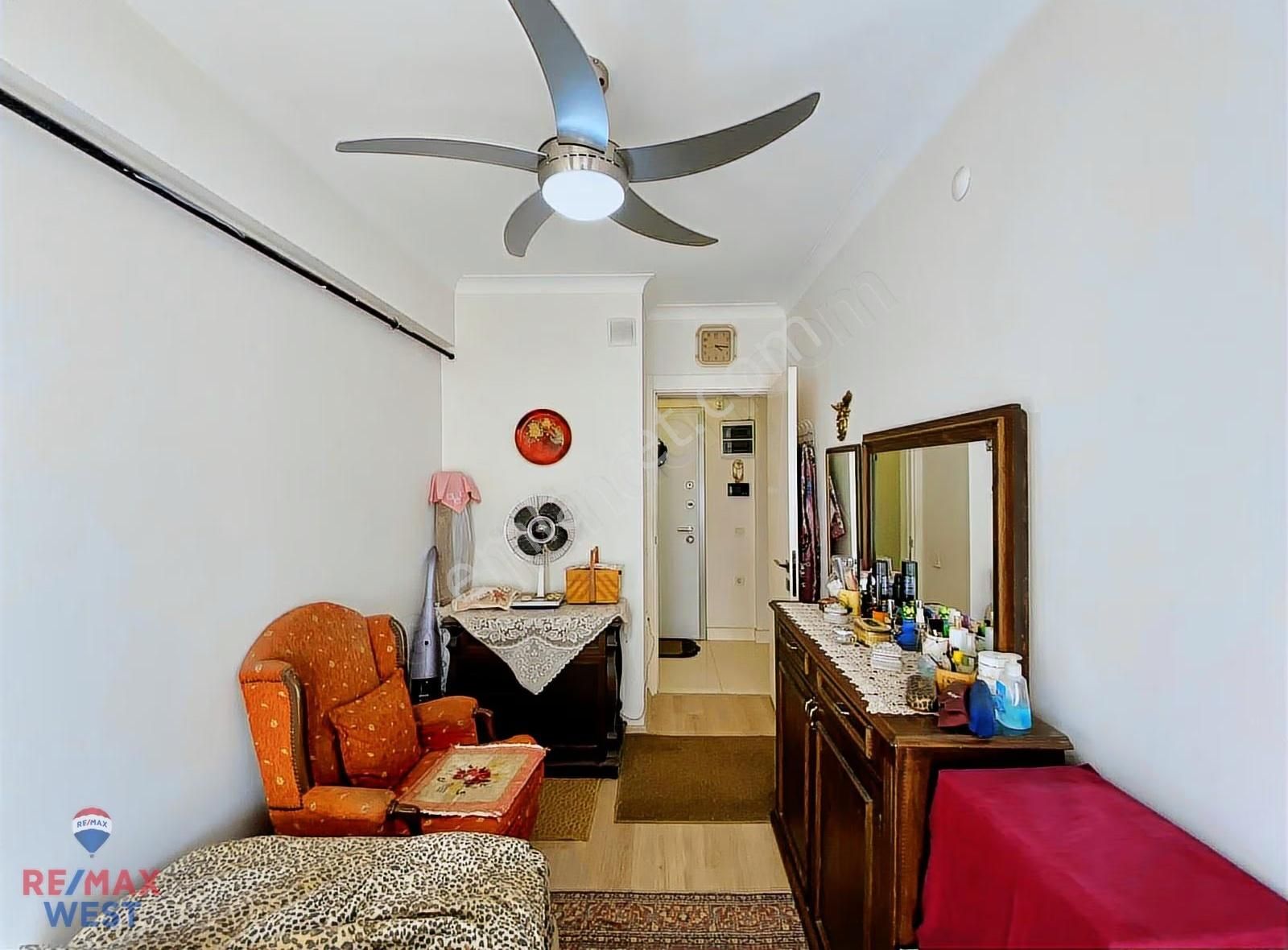 Fazıl Bey Caddesi Üzerinde/ebeveyn Banyolu/önü Açık/köşe Daire - Görsel 14