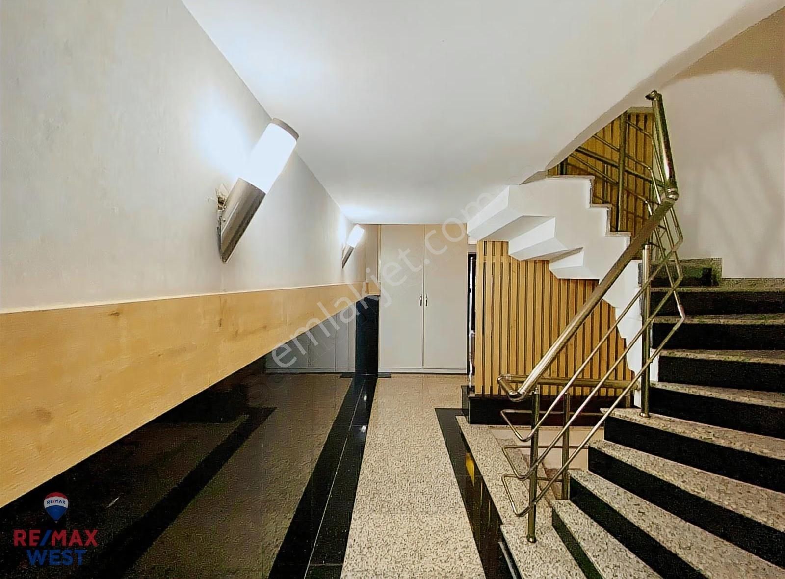 Fazıl Bey Caddesi Üzerinde/ebeveyn Banyolu/önü Açık/köşe Daire - Görsel 22