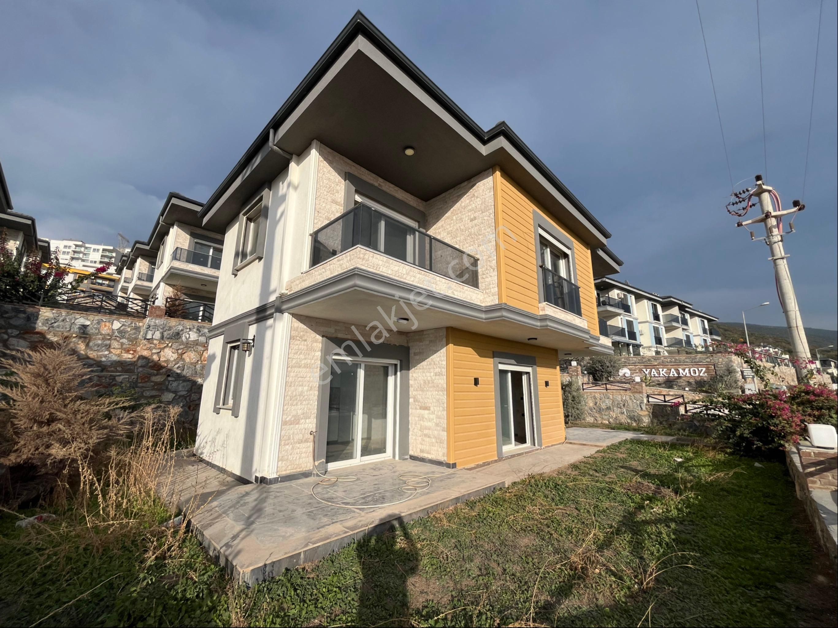 Zirve Gayrimenkul'den Full Deniz Manzaralı Bahçeli Tam Mustakil 4+1 Villa