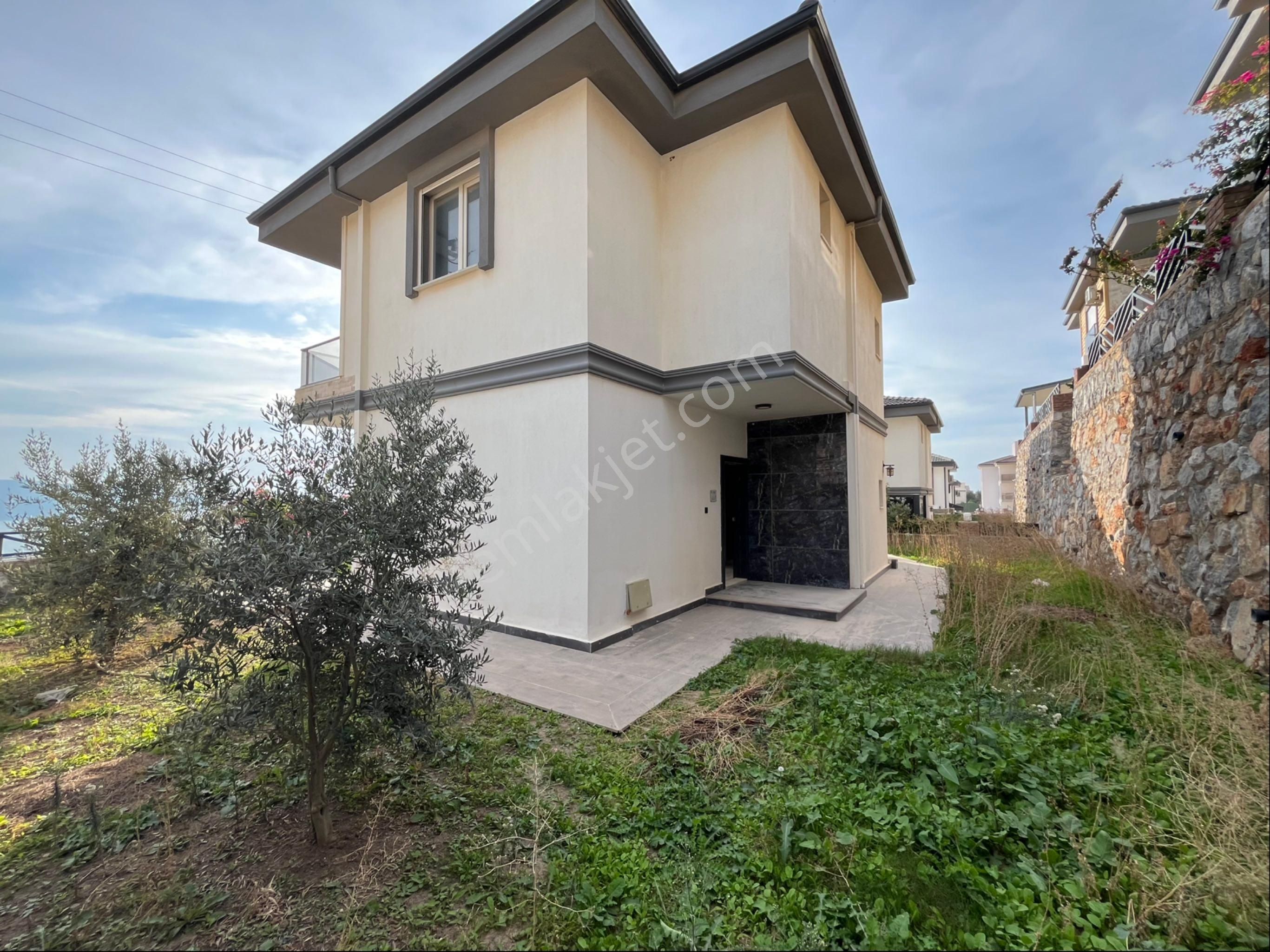 Zirve Gayrimenkul'den Full Deniz Manzaralı Bahçeli Tam Mustakil 4+1 Villa - Görsel 5