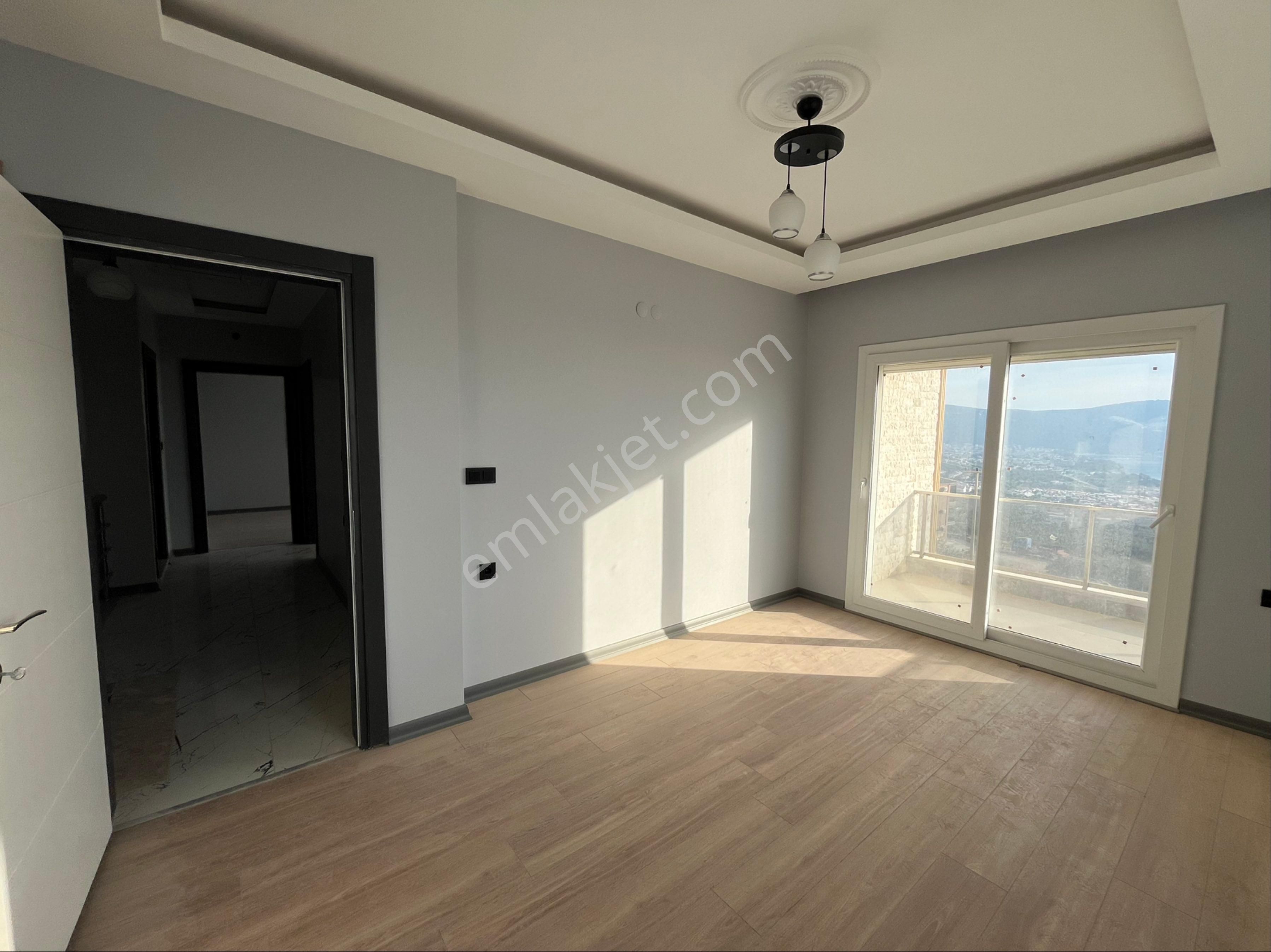 Zirve Gayrimenkul'den Full Deniz Manzaralı Bahçeli Tam Mustakil 4+1 Villa - Görsel 17