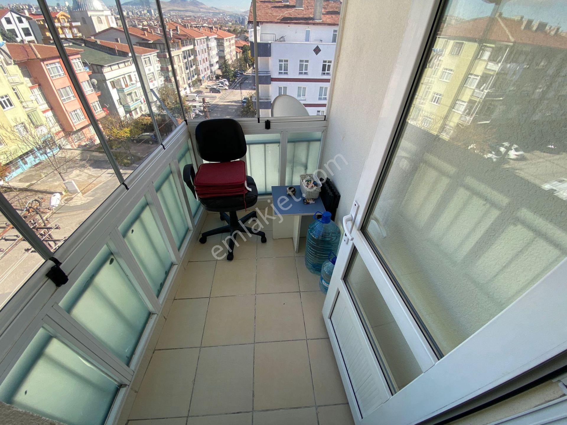 Karargahtepe Mahallesi'nde Cadde Üzerinde 3+1 Full Yapılı Daire! - Görsel 13