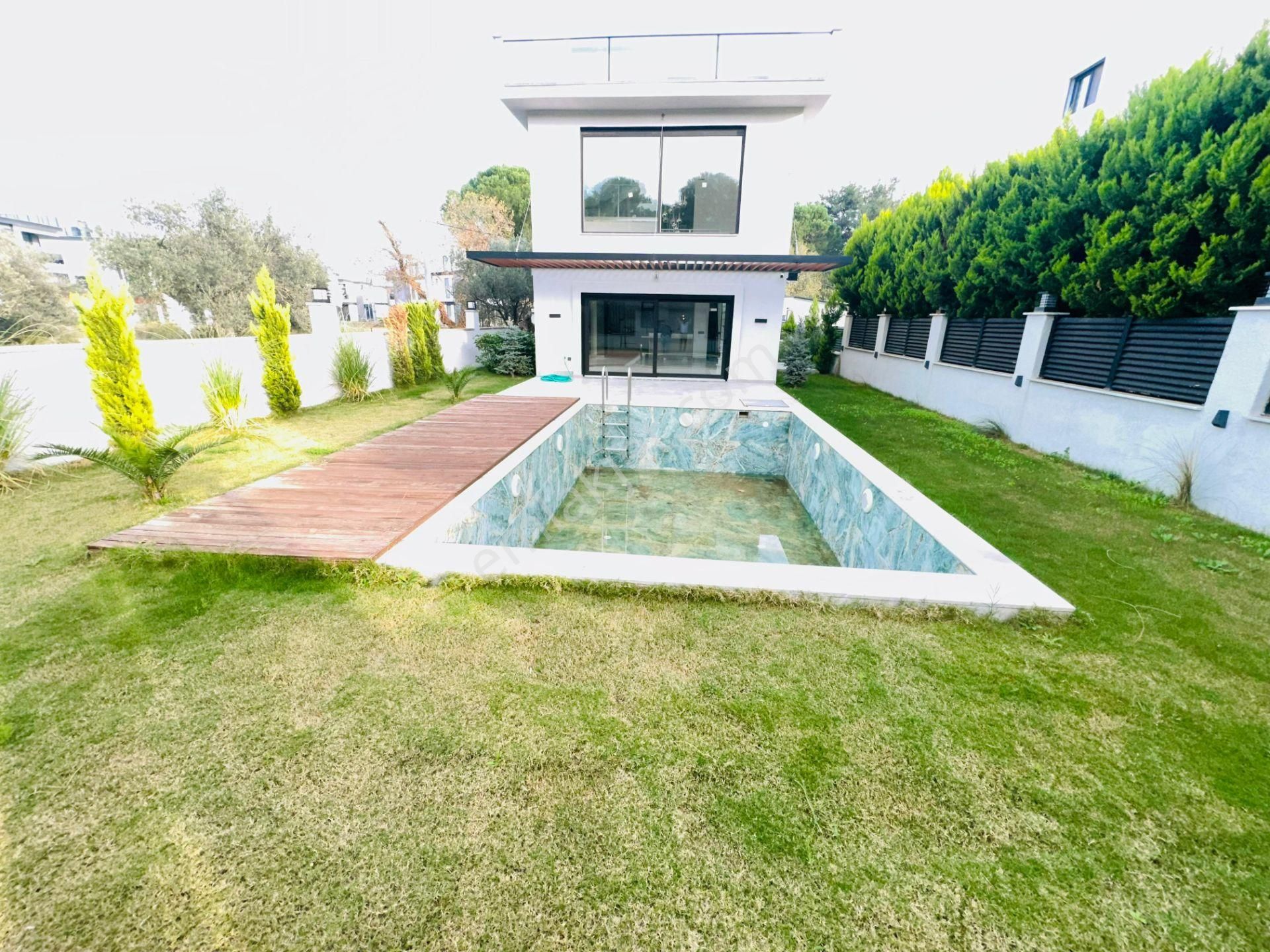 Güre Oteller Bölgesinde Müstakil Havuzlu Lüx 3+1 Satılık Villa
