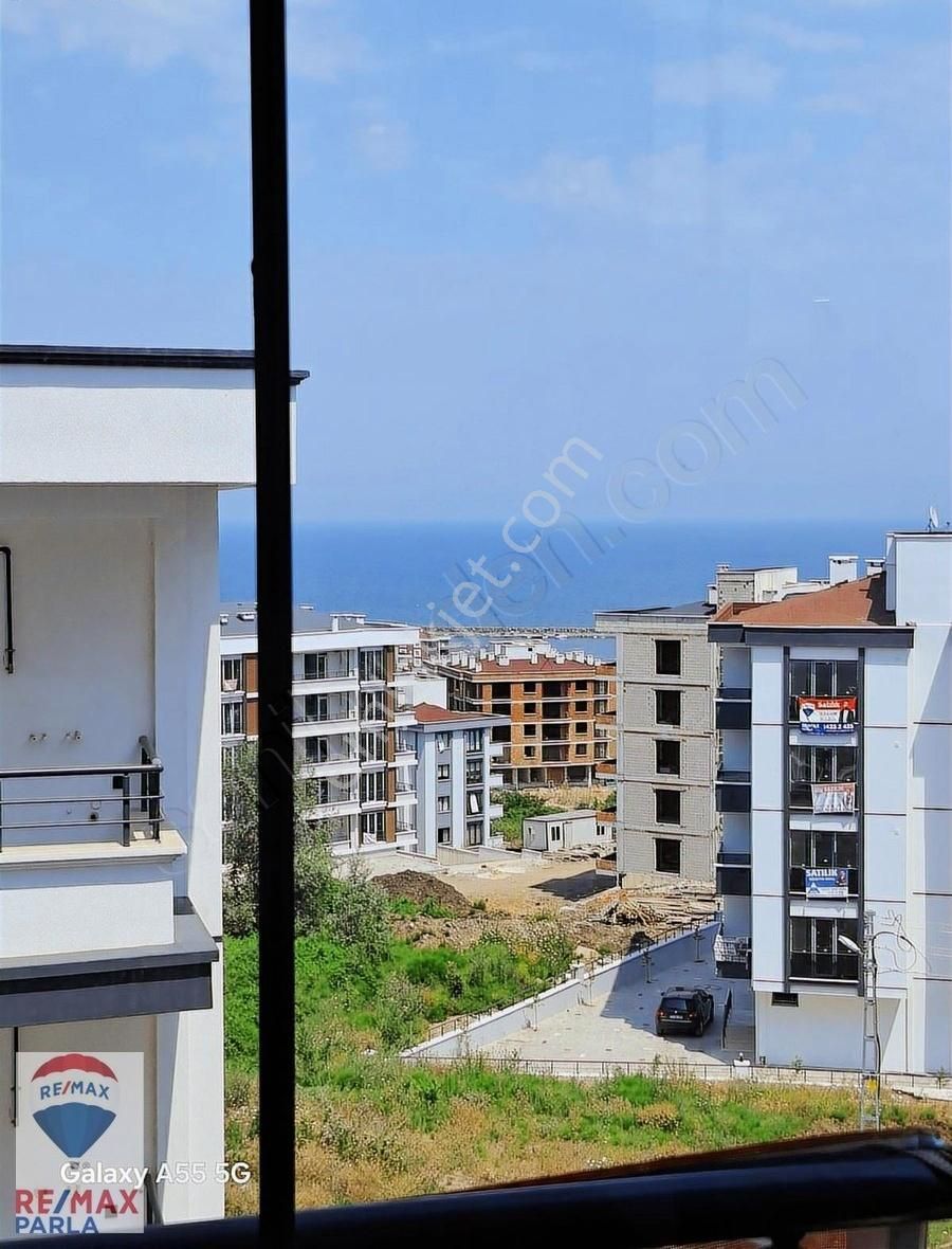 Berkay Zarflıoğlu'ndan Deniz Manzaralı Eşyalı Fırsat 1+1 Daire