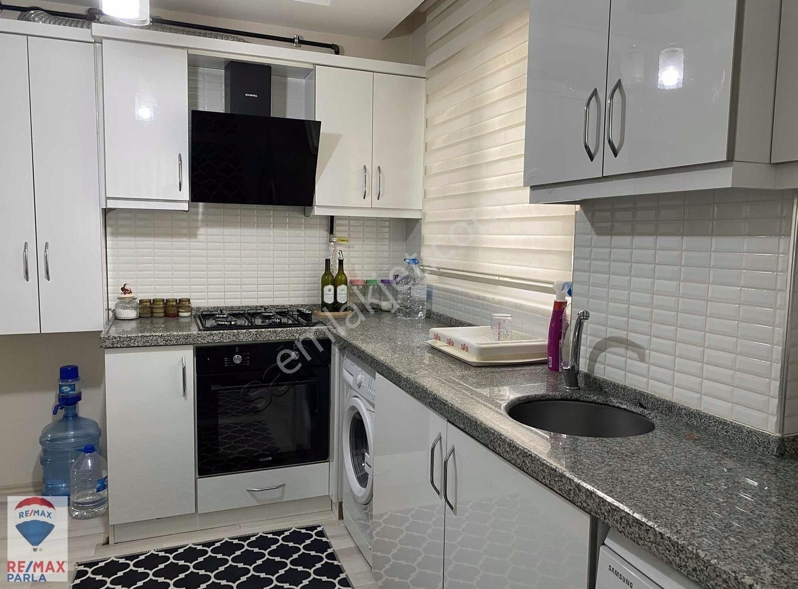 Tramvaya Durağına 50 M Satılık Eşyalı 1+1 - Görsel 9