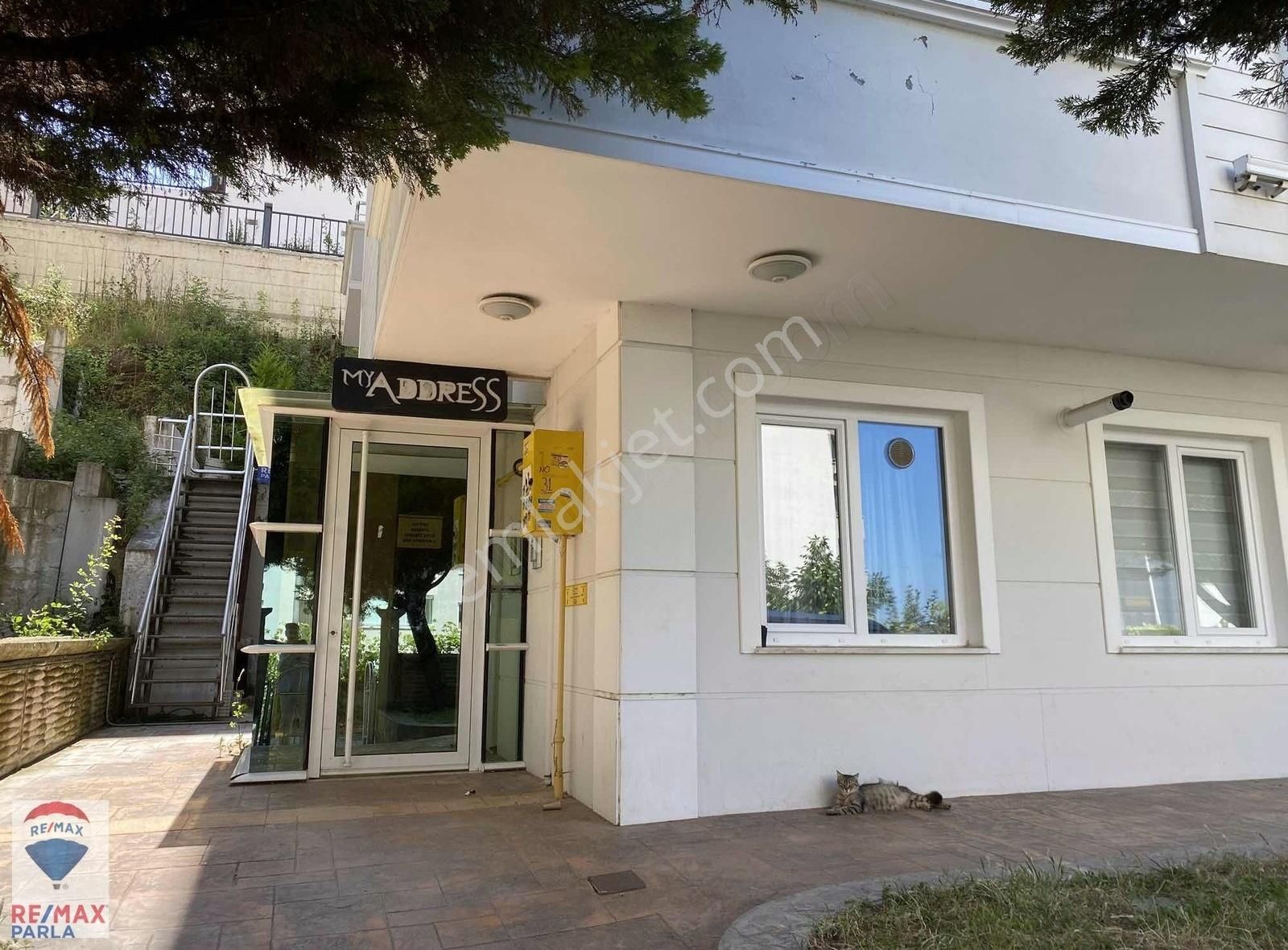 Tramvaya Durağına 50 M Satılık Eşyalı 1+1 - Görsel 8