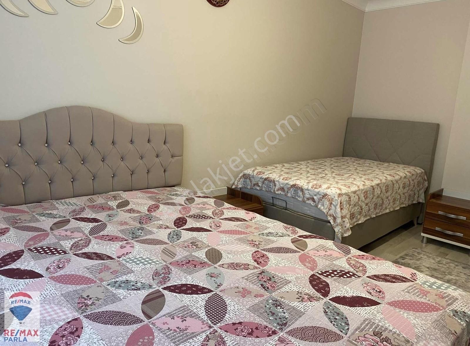 Tramvaya Durağına 50 M Satılık Eşyalı 1+1 - Görsel 6