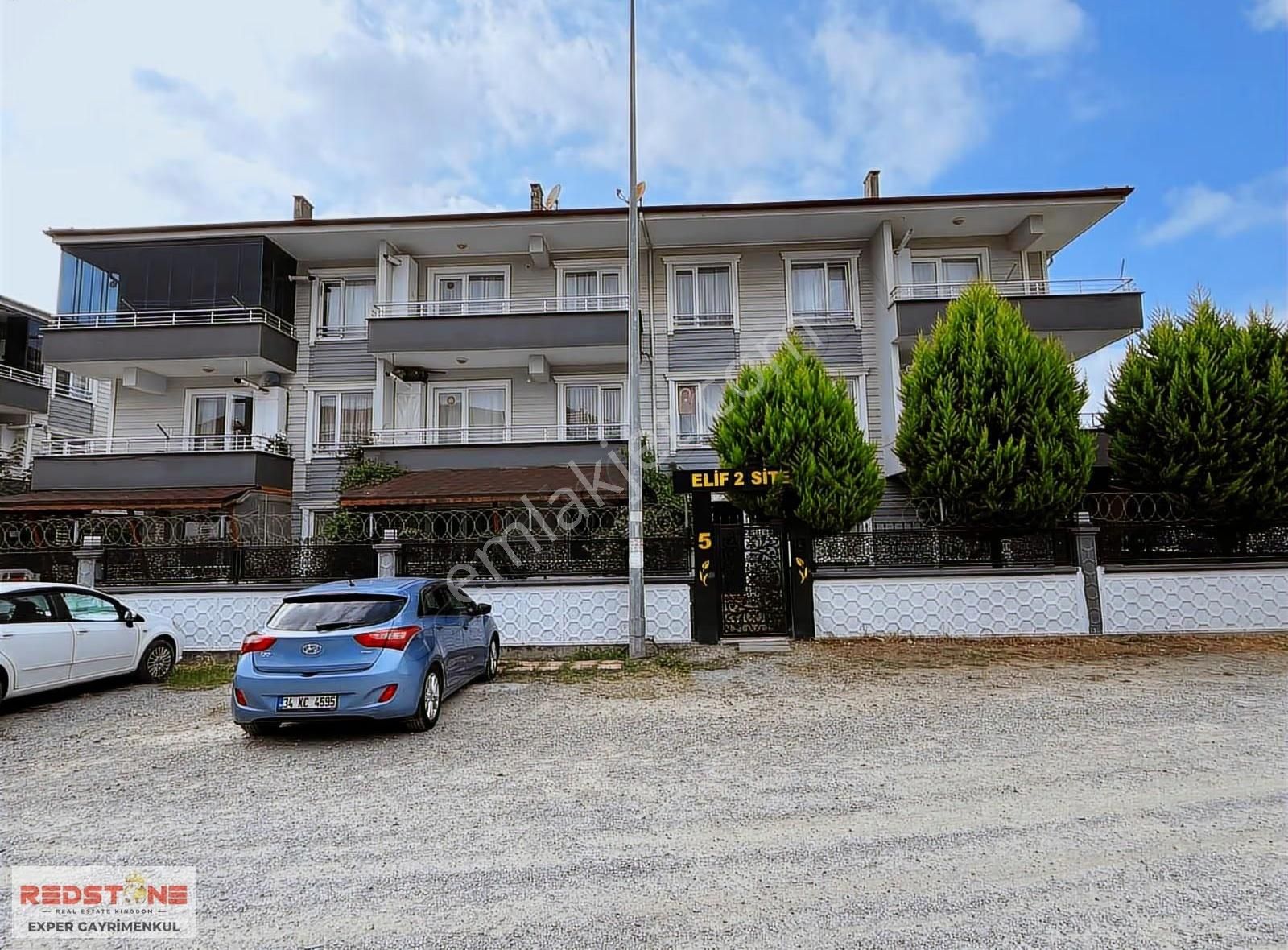 Karasu'da Adliye Yanı Havuzlu Sitede Kombili 2+1 Ara Kat Daire - Görsel 3