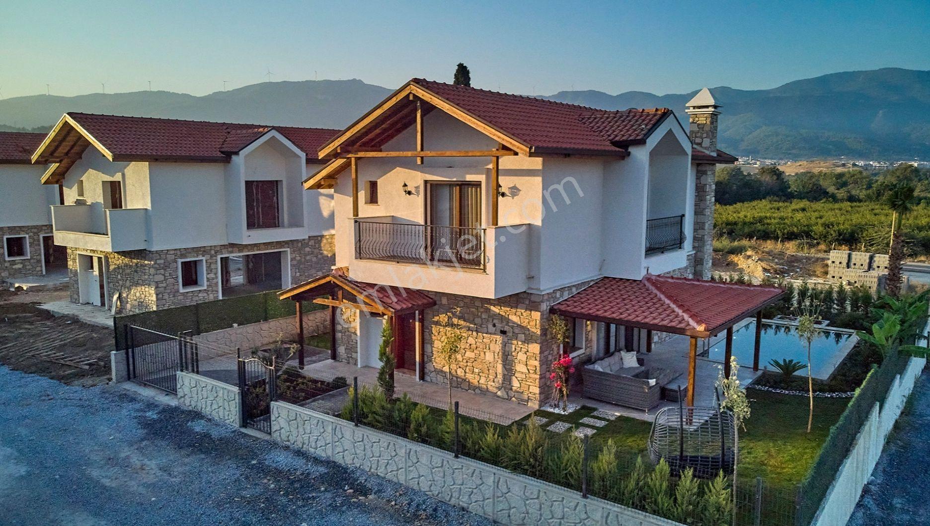 Kuşadası Davutlarda Özel Havuzlu Geniş Bahçeli Satılık Sıfır Villa - Görsel 3