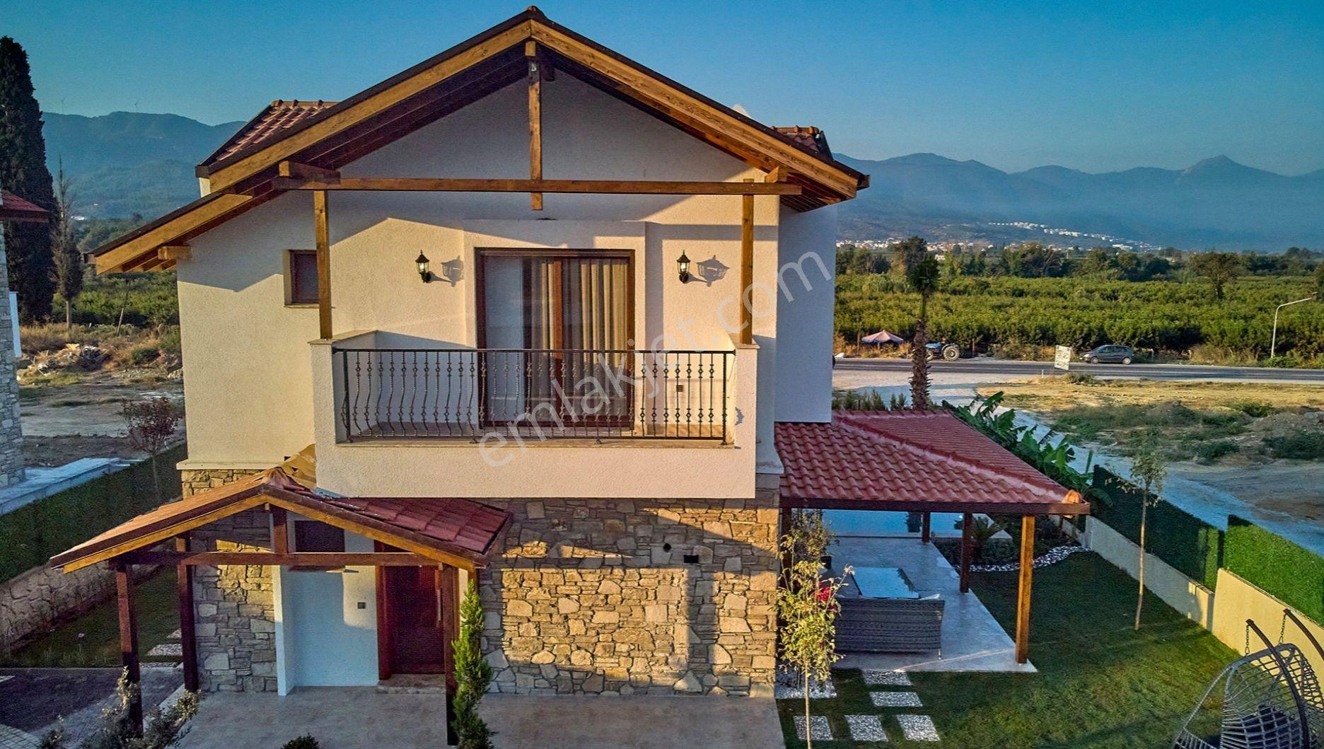 Kuşadası Davutlarda Özel Havuzlu Geniş Bahçeli Satılık Sıfır Villa - Görsel 2