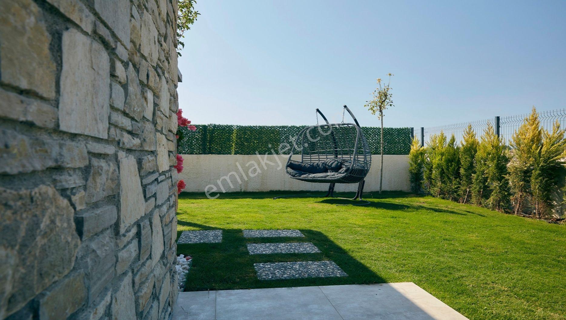 Kuşadası Davutlarda Özel Havuzlu Geniş Bahçeli Satılık Sıfır Villa - Görsel 5