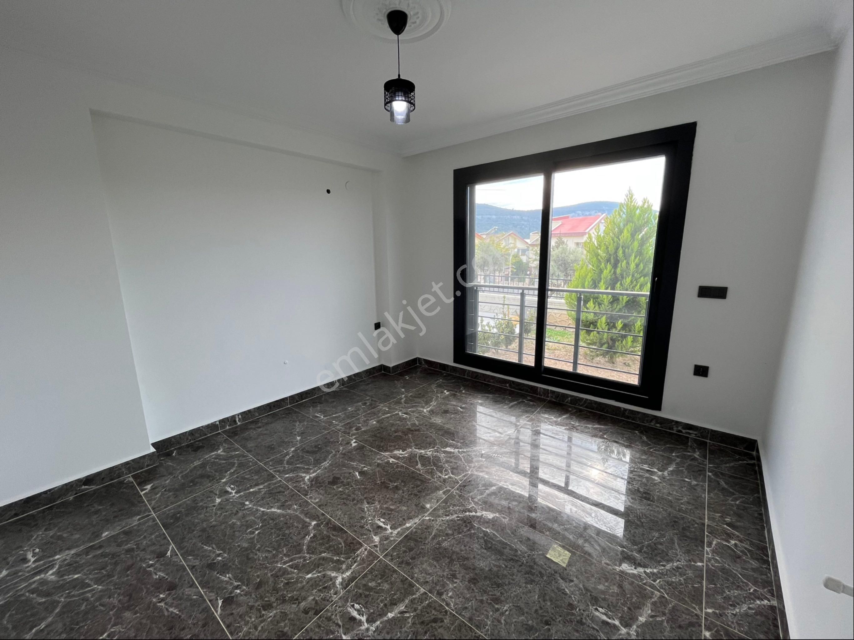 Zirve Gayrimenkul'den Köşe Konumda Havuzlu Bahçeli Tam Mustakil 4+1 Villa - Görsel 21
