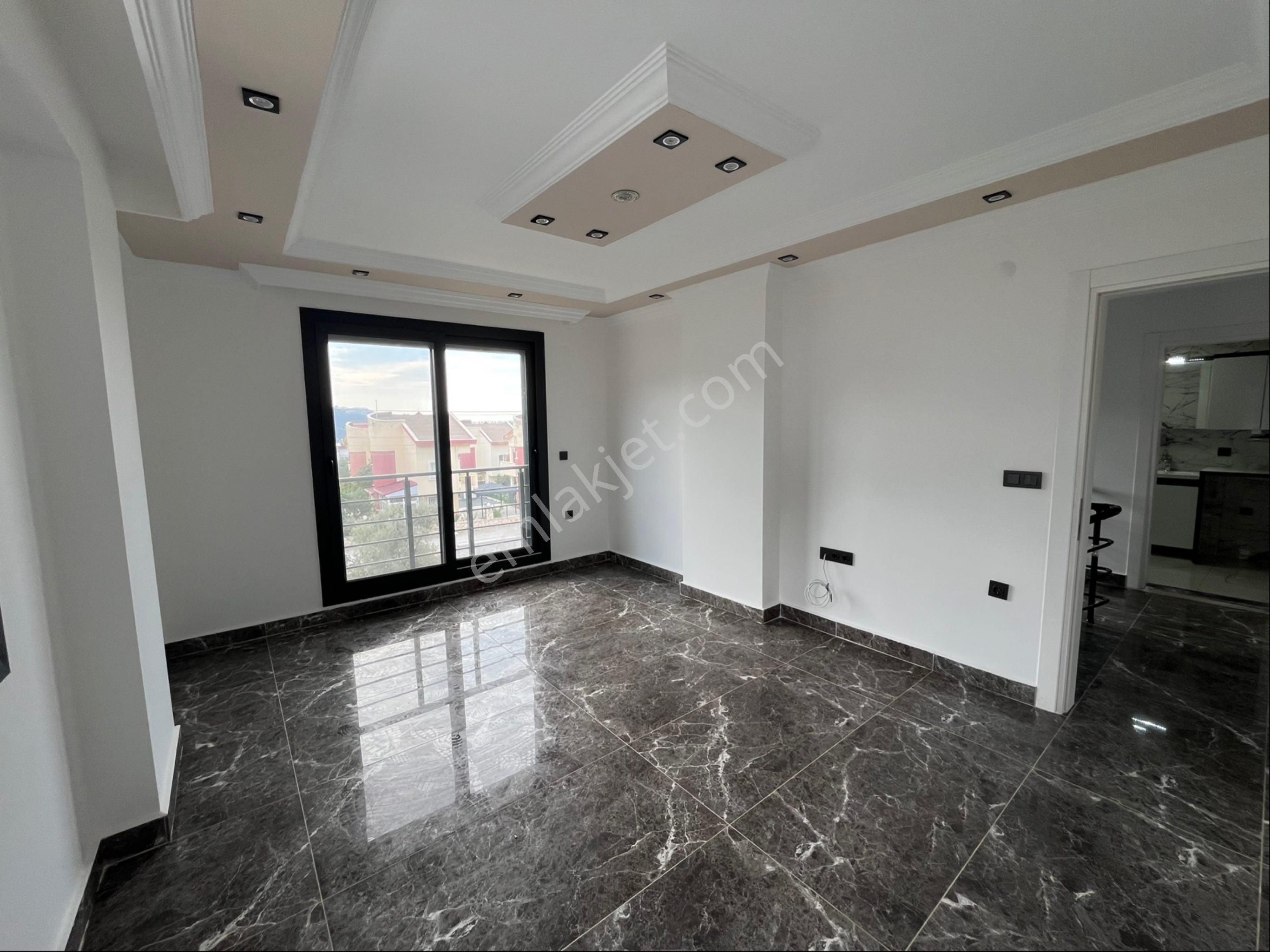 Zirve Gayrimenkul'den Köşe Konumda Havuzlu Bahçeli Tam Mustakil 4+1 Villa - Görsel 25