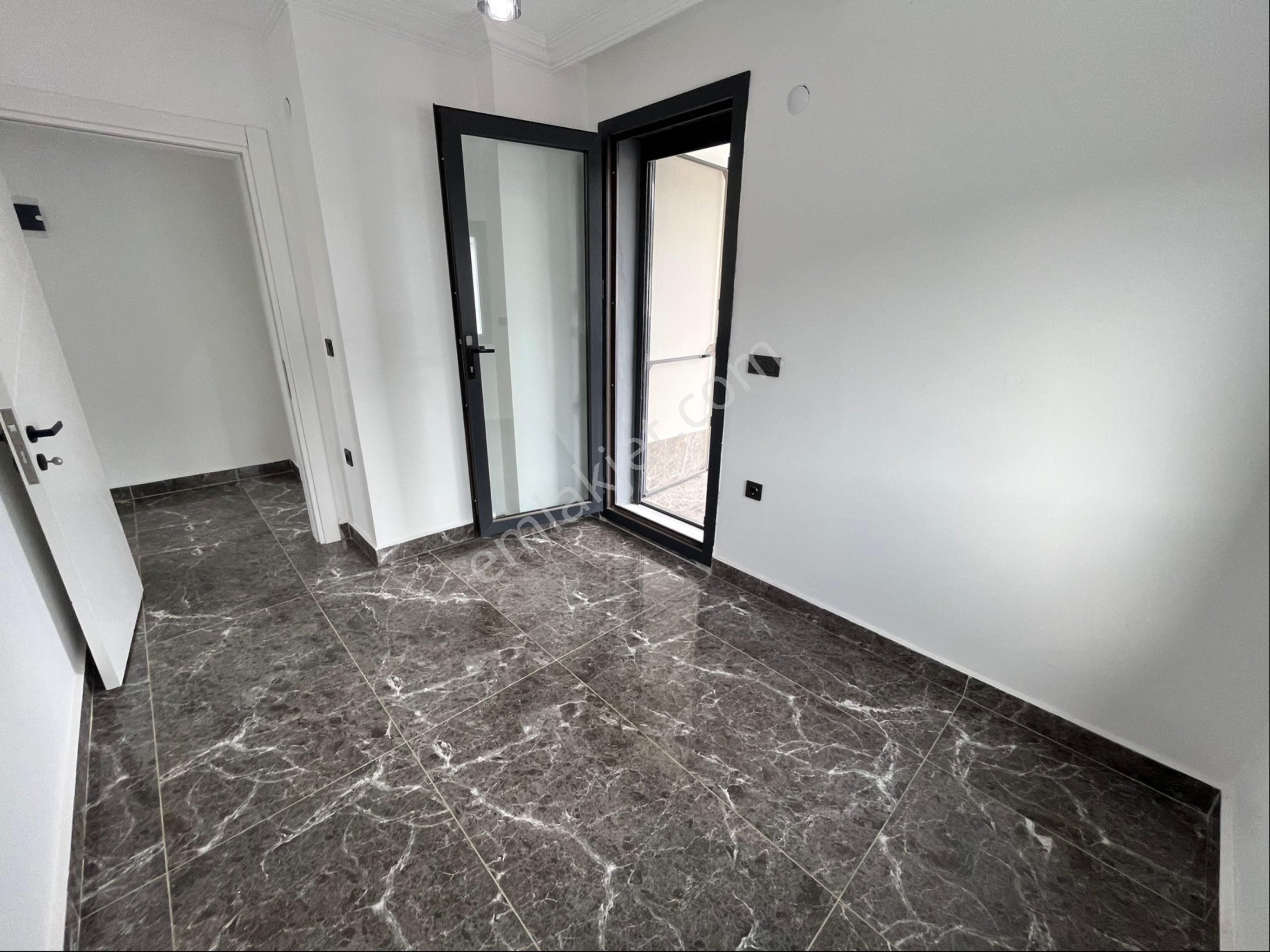 Zirve Gayrimenkul'den Köşe Konumda Havuzlu Bahçeli Tam Mustakil 4+1 Villa - Görsel 29