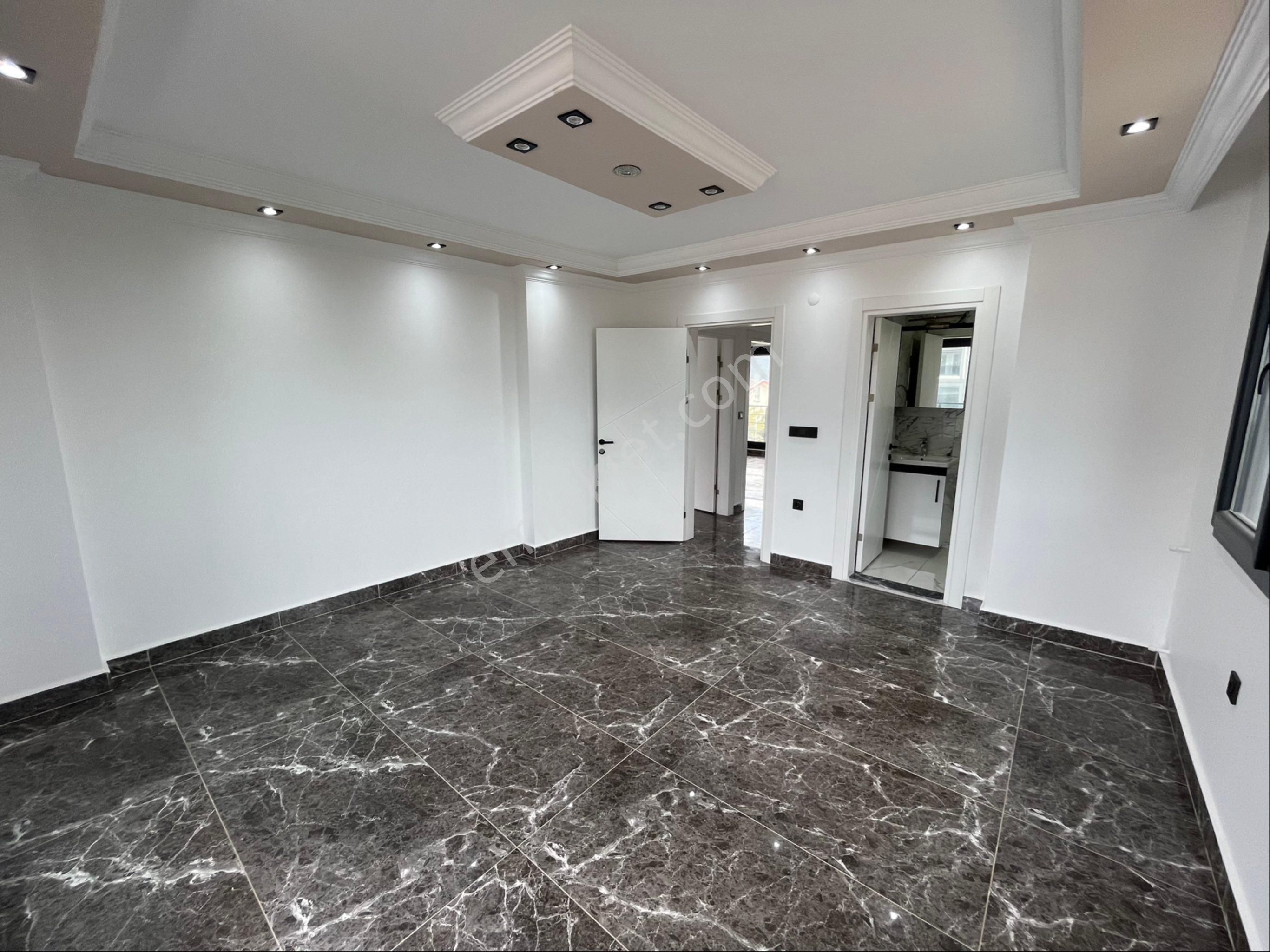Zirve Gayrimenkul'den Köşe Konumda Havuzlu Bahçeli Tam Mustakil 4+1 Villa - Görsel 32
