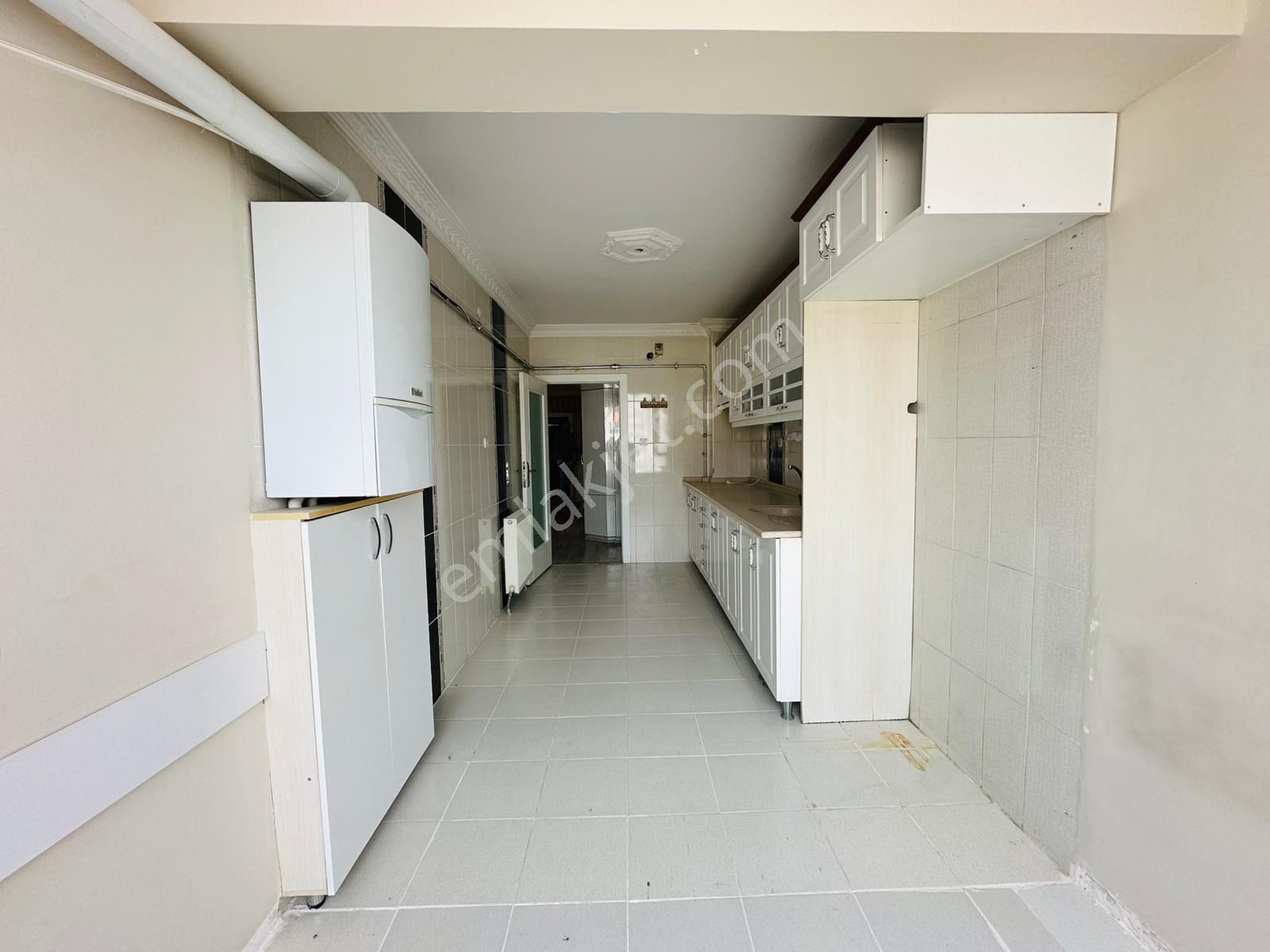 Beşikkaya'da Cadde Üzerinde Asansörlü 3+1 Ara Katta Satılık Daire !! - Görsel 7