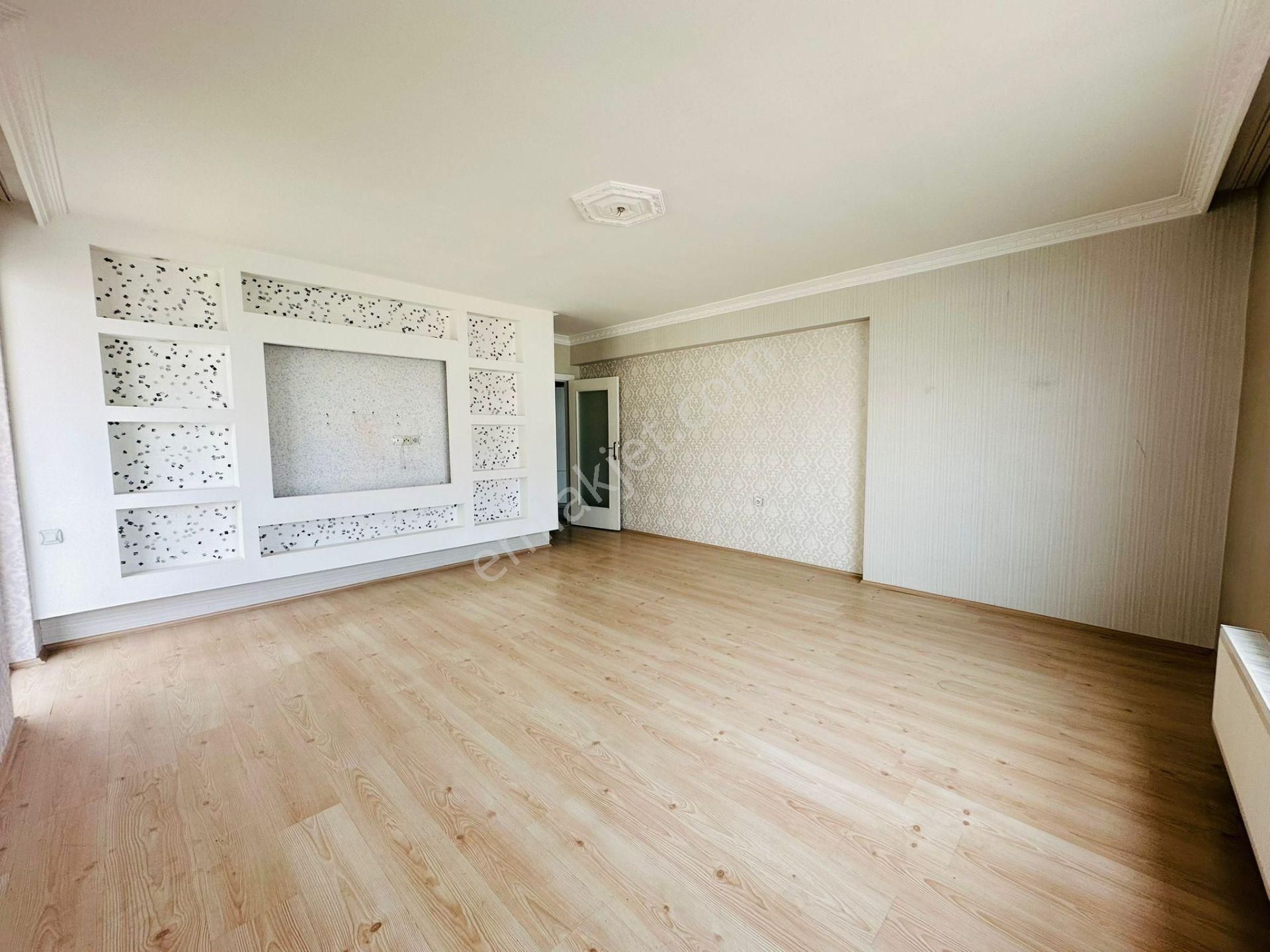 Beşikkaya'da Cadde Üzerinde Asansörlü 3+1 Ara Katta Satılık Daire !! - Görsel 3