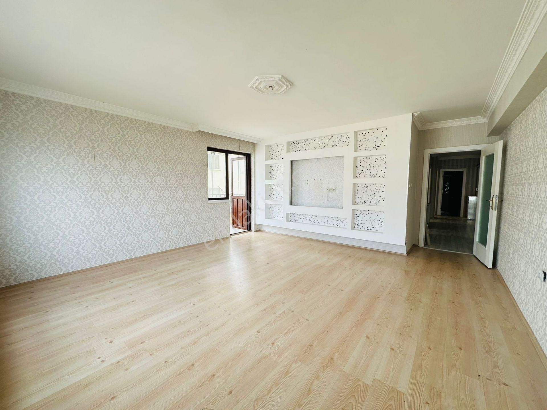 Beşikkaya'da Cadde Üzerinde Asansörlü 3+1 Ara Katta Satılık Daire !! - Görsel 4