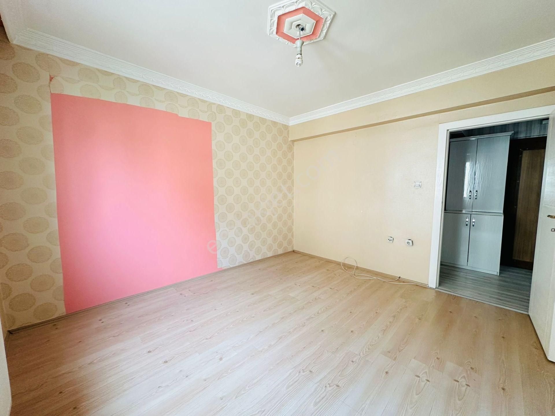 Beşikkaya'da Cadde Üzerinde Asansörlü 3+1 Ara Katta Satılık Daire !! - Görsel 14