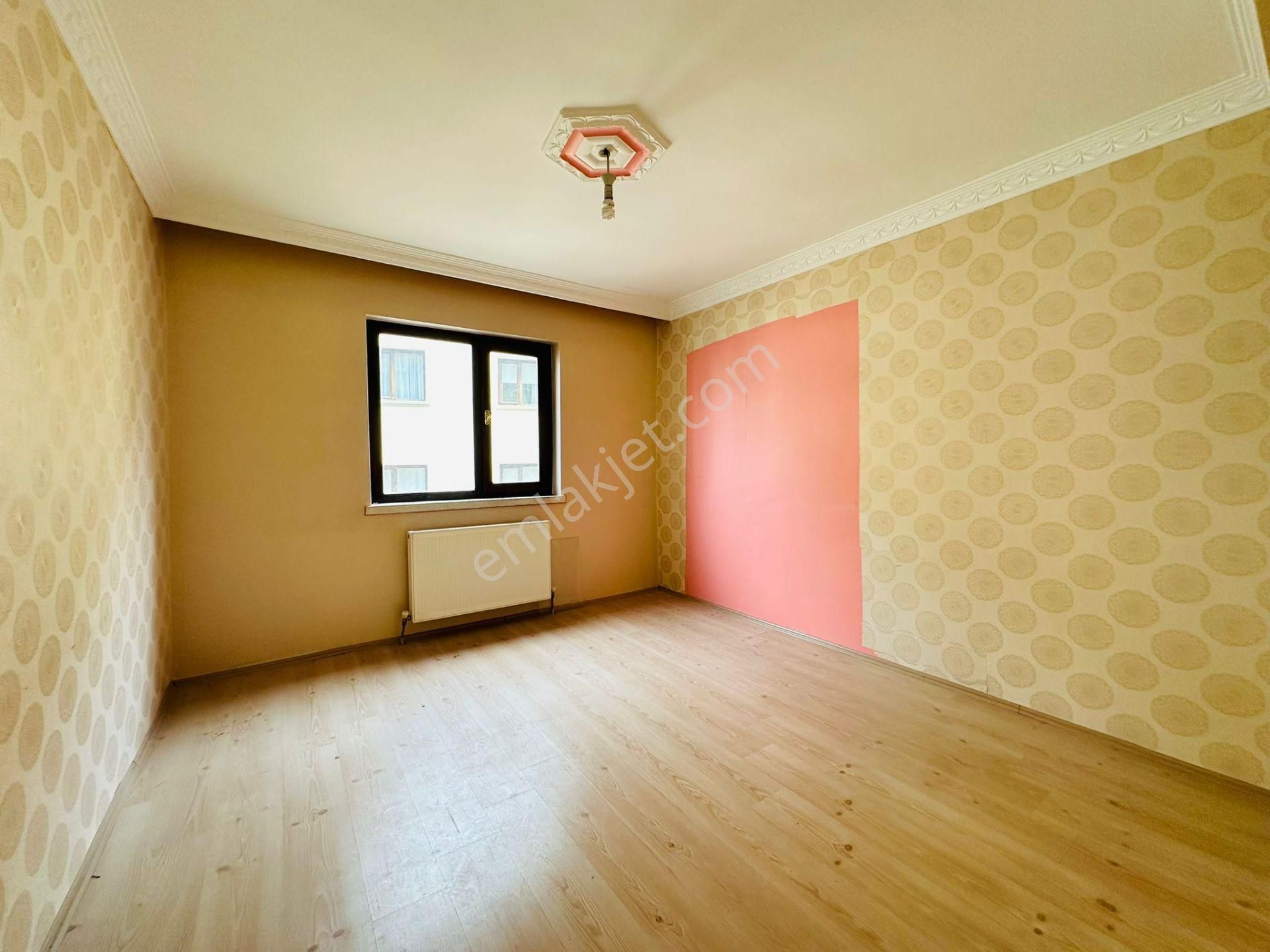 Beşikkaya'da Cadde Üzerinde Asansörlü 3+1 Ara Katta Satılık Daire !! - Görsel 13