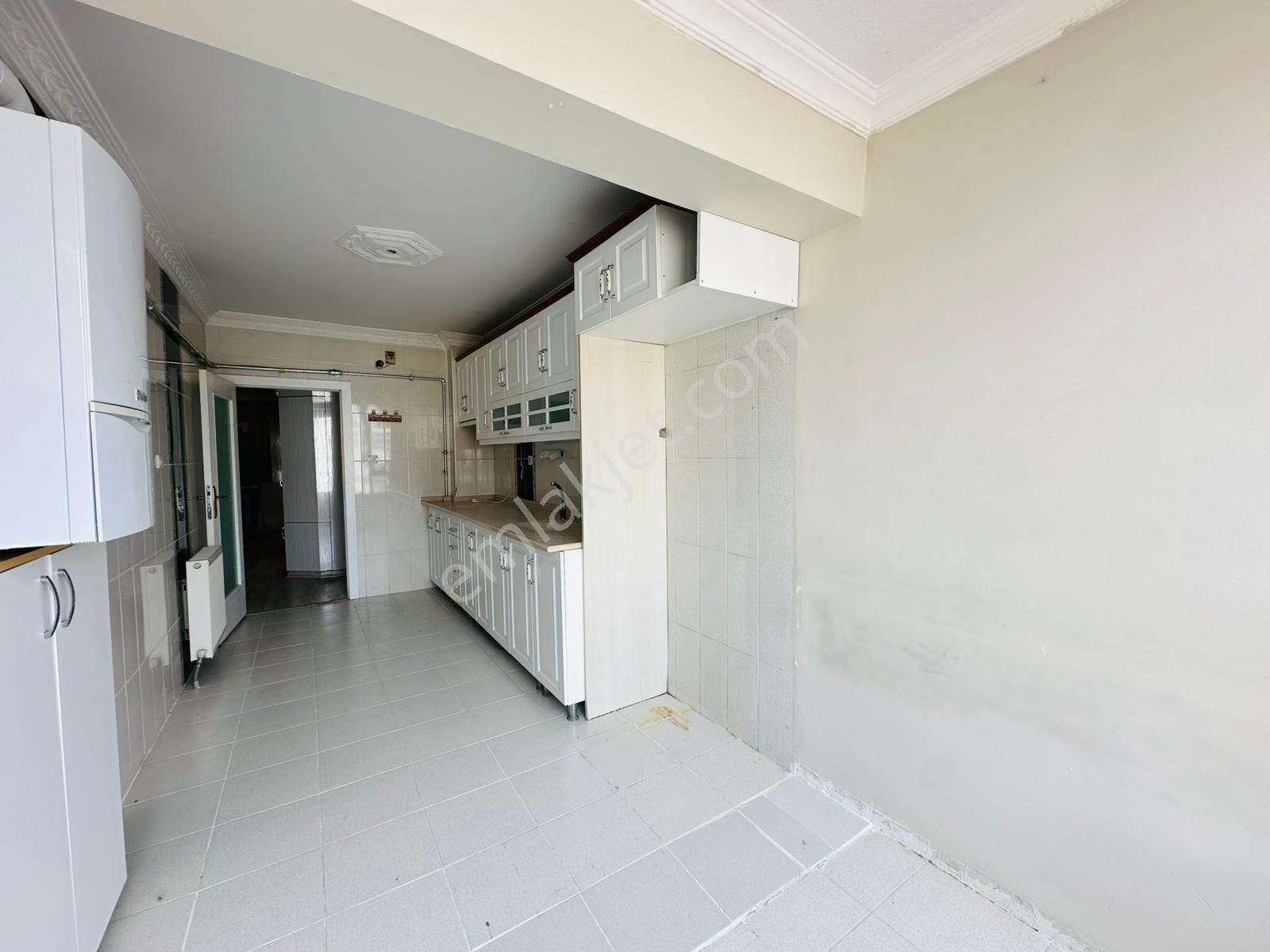 Beşikkaya'da Cadde Üzerinde Asansörlü 3+1 Ara Katta Satılık Daire !! - Görsel 8