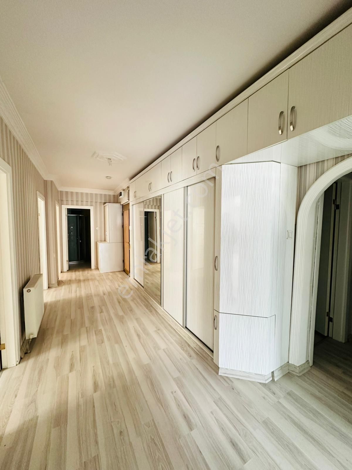 Beşikkaya'da Cadde Üzerinde Asansörlü 3+1 Ara Katta Satılık Daire !! - Görsel 15