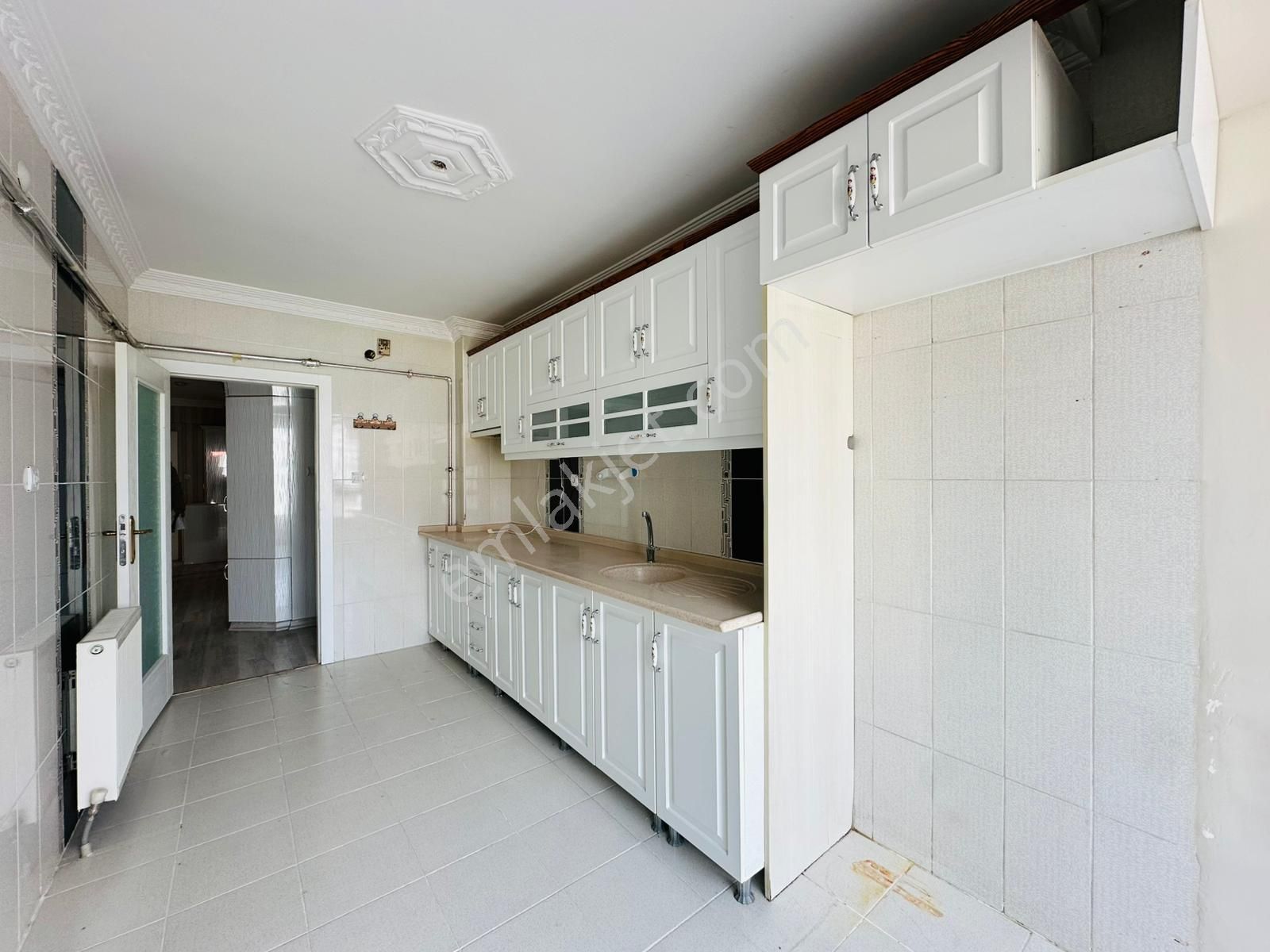 Beşikkaya'da Cadde Üzerinde Asansörlü 3+1 Ara Katta Satılık Daire !! - Görsel 6