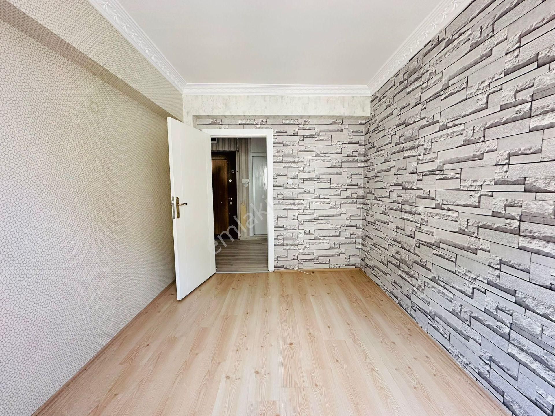 Beşikkaya'da Cadde Üzerinde Asansörlü 3+1 Ara Katta Satılık Daire !! - Görsel 12