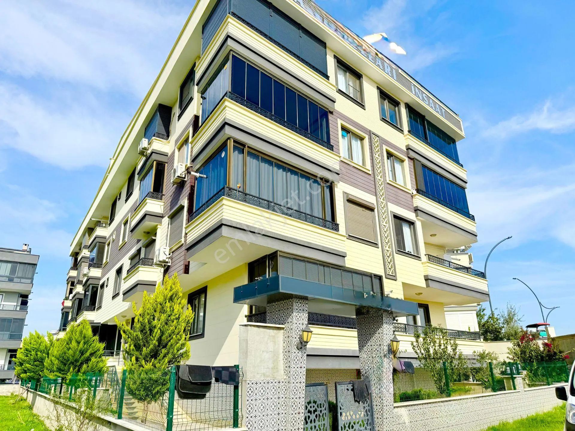 ▶ ▶ Akçay Körfez'den Yeni Binada Ara Kat Asansörlü 2+1 Satılık Daire