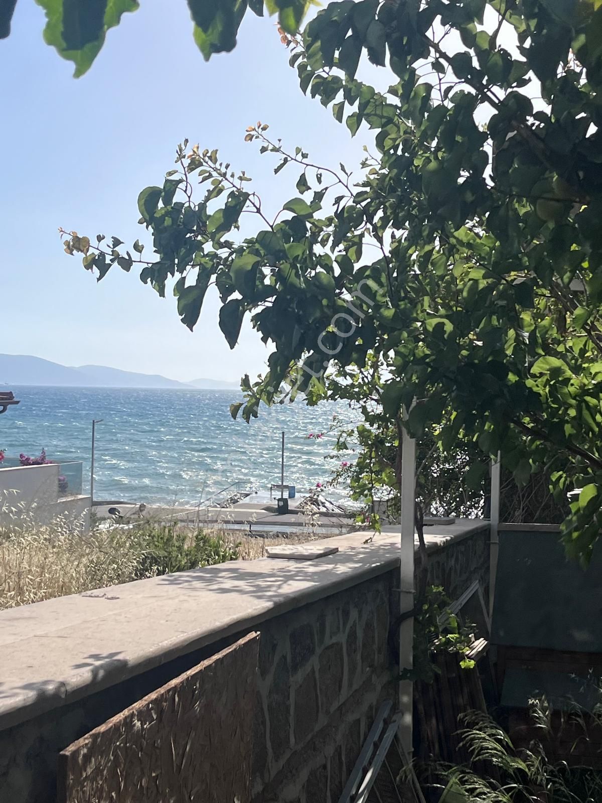 Bodrum Turgutreis Yalı Mahallesinde Denize Sıfır 2+1 Eşyalı Kiralık Bahçe Katı Daire