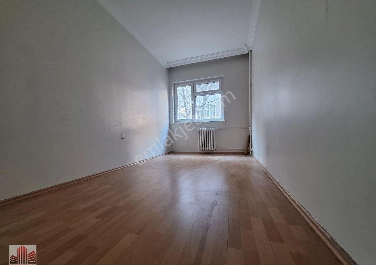 Bahçelievler'de 3+1 Ara Katta, Ön Cephe, Kapalı Balkonlu - Görsel 6