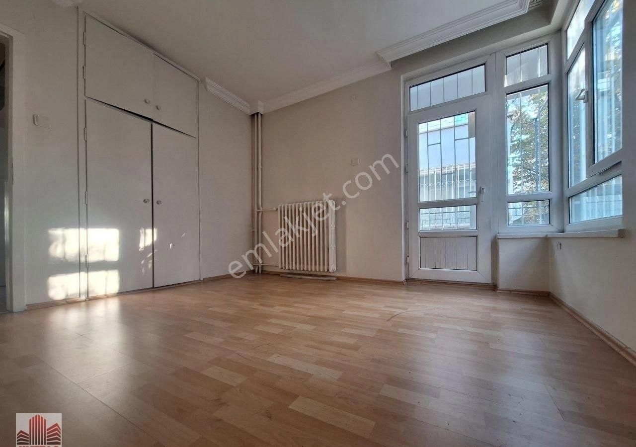 Bahçelievler'de 3+1 Ara Katta, Ön Cephe, Kapalı Balkonlu - Görsel 24