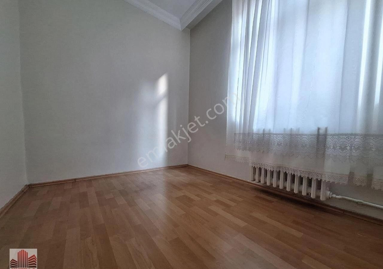 Bahçelievler'de 3+1 Ara Katta, Ön Cephe, Kapalı Balkonlu - Görsel 4