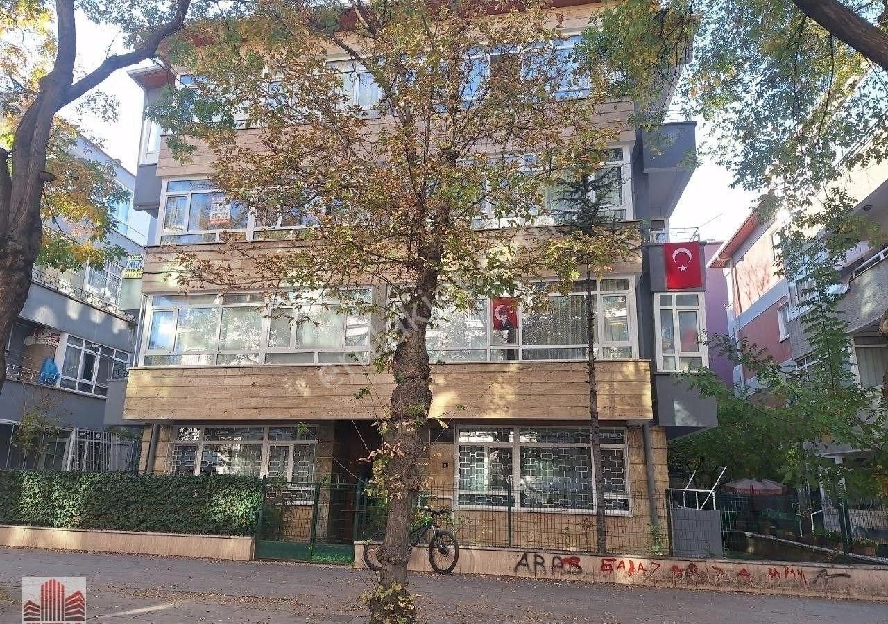 Bahçelievler'de 3+1 Ara Katta, Ön Cephe, Kapalı Balkonlu