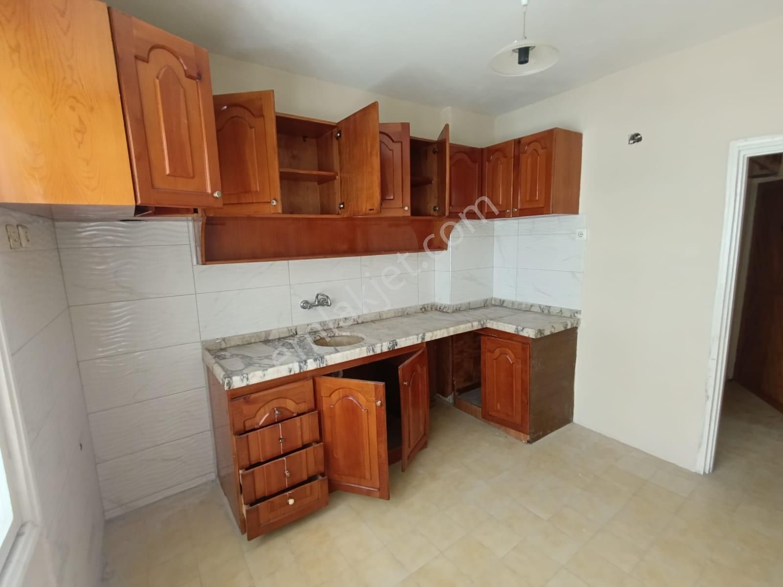 Remax Toros'tan Palmiye Mh'de Denize Yakın Geniş 4+1 Daire - Görsel 4