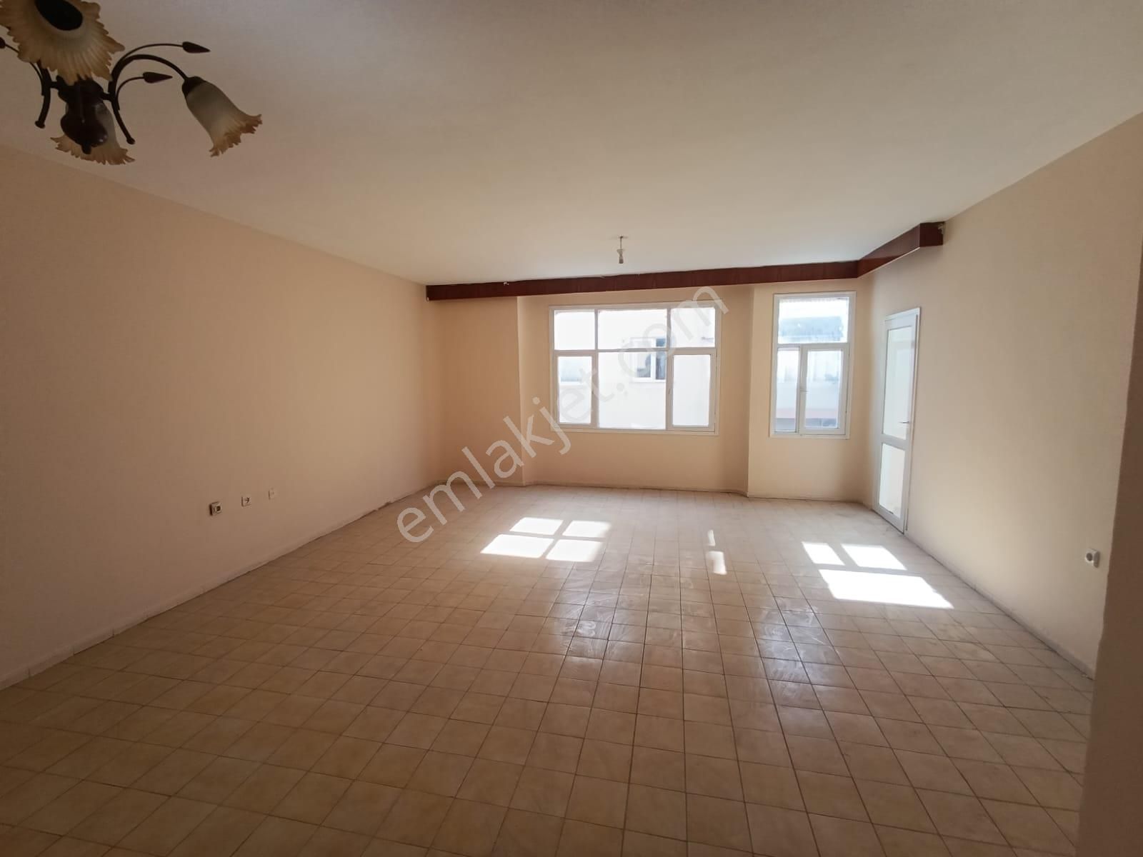 Remax Toros'tan Palmiye Mh'de Denize Yakın Geniş 4+1 Daire - Görsel 2