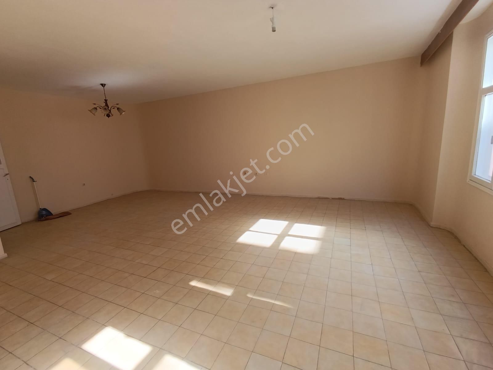 Remax Toros'tan Palmiye Mh'de Denize Yakın Geniş 4+1 Daire - Görsel 3