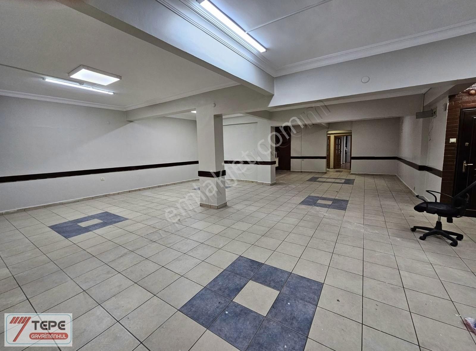 Aksaray Pertevniyal Lisesinin Yanında İşyerine Kiralık 3+1 - Görsel 3