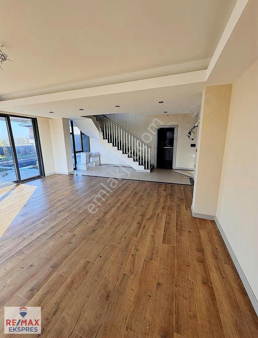 Silivri Ortaköy'de Havuzlu İki Katlı Müstakil 4+1 Lüks Villa - Görsel 9