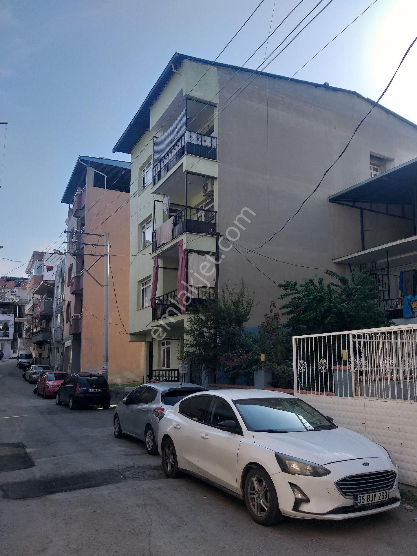 Bozyakada 139 M2 4 Katlı Bina Komple Satılık - Görsel 4