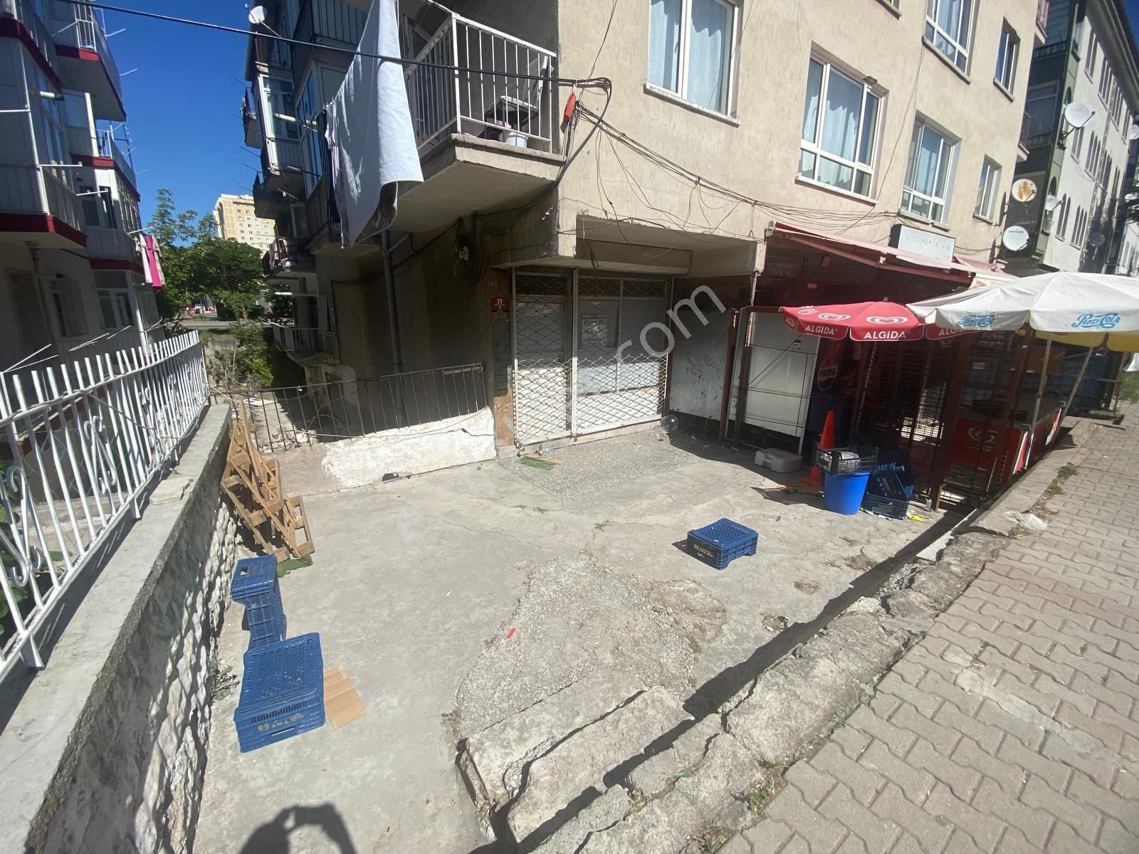 Mamak Demirlibahçede Satılık Boş Dükkan